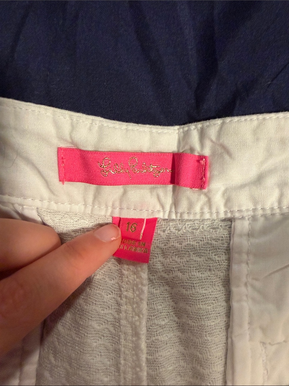 ❌SOLD❌ Lilly Pulitzer White Scalloped Hem Shorts size 16 - Picture 2 of 4